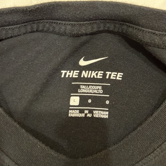 Black Nike T-Shirt - Picture 2 of 3